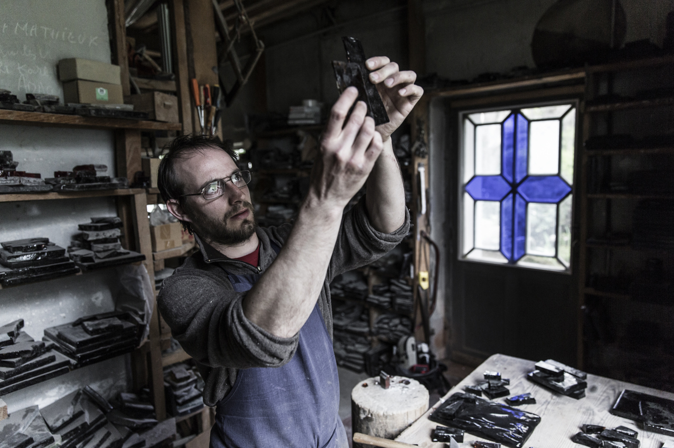 La technique du vitrail en dalle de verre - Atelier de l'artiste verrier Matthieu Gasc